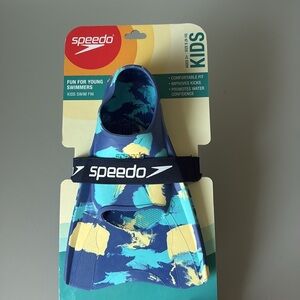 SPEEDO KIDS SWIM FINS - SIZE SMALL ( 9-10) NEW